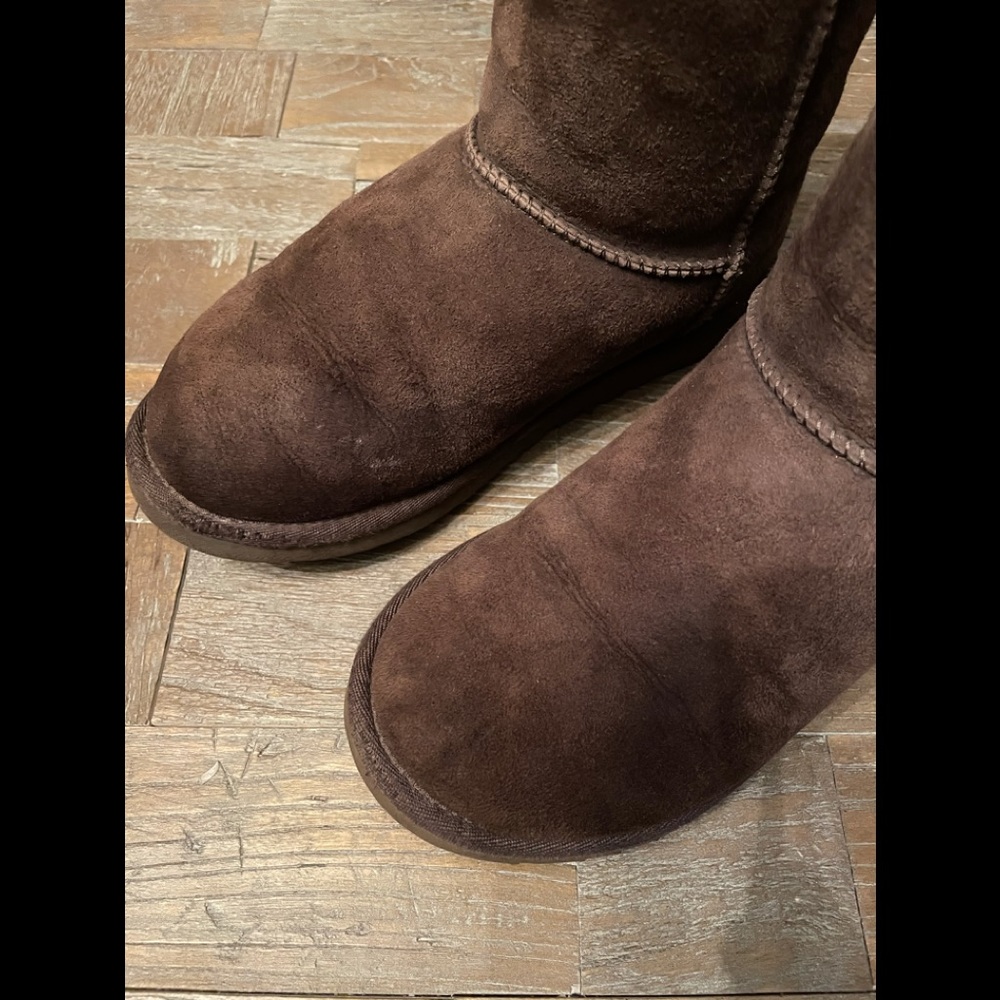 UGG Classic Short Boot🖤 - Picture 9 of 14